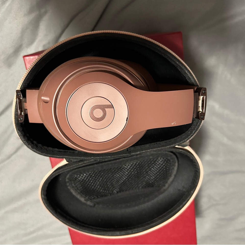 Beats by Dre Rose Gold Headphones
